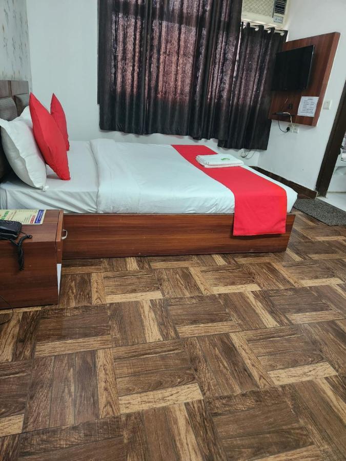 ניו דלהי Hotel Cozy Cave Near Igi Airport Delhi מראה חיצוני תמונה