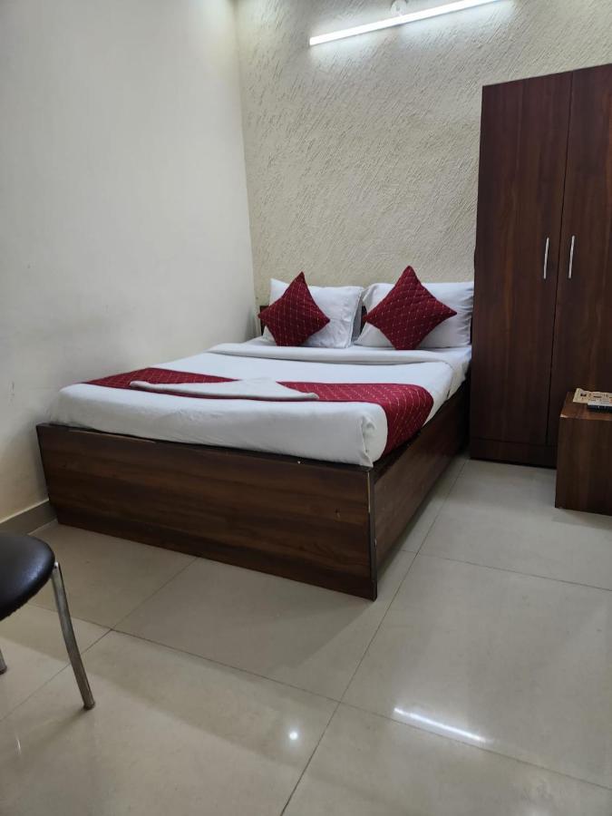 ניו דלהי Hotel Cozy Cave Near Igi Airport Delhi מראה חיצוני תמונה