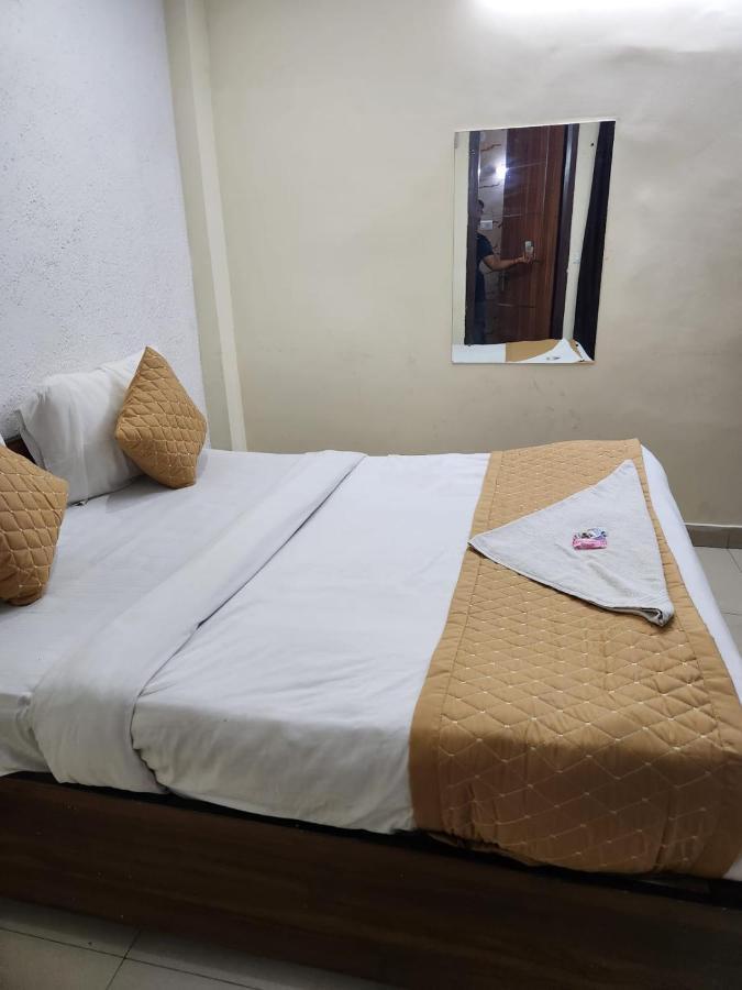 ניו דלהי Hotel Cozy Cave Near Igi Airport Delhi מראה חיצוני תמונה