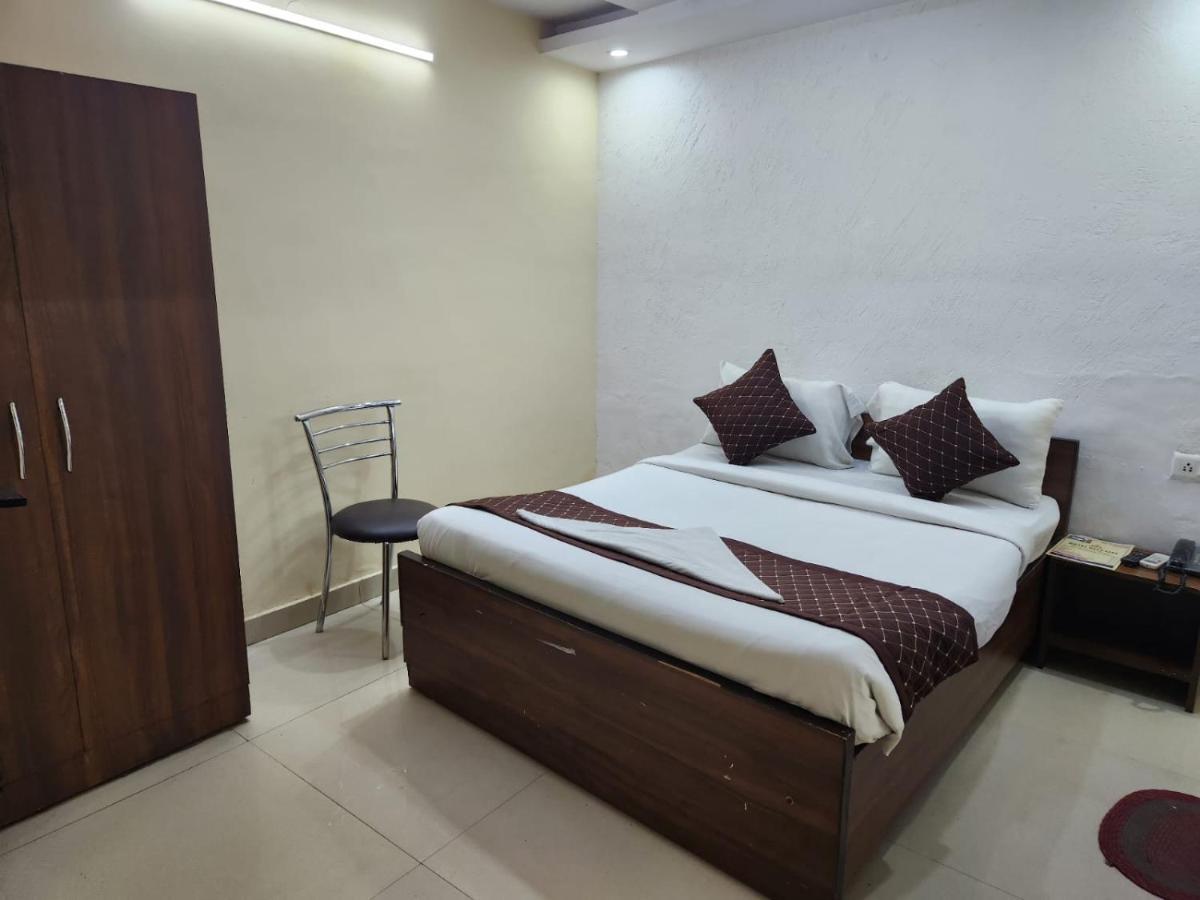 ניו דלהי Hotel Cozy Cave Near Igi Airport Delhi מראה חיצוני תמונה