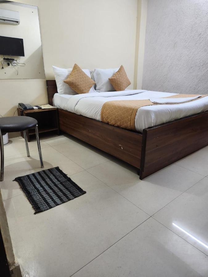 ניו דלהי Hotel Cozy Cave Near Igi Airport Delhi מראה חיצוני תמונה